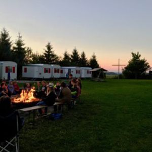 Bauwagencamp Hoheneiche beim Sonnenuntergang